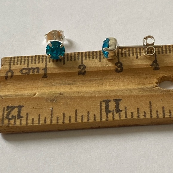 Unisex 925 silver 5mm blue cz cubic zirconia stunning earrings - Picture 2 of 8